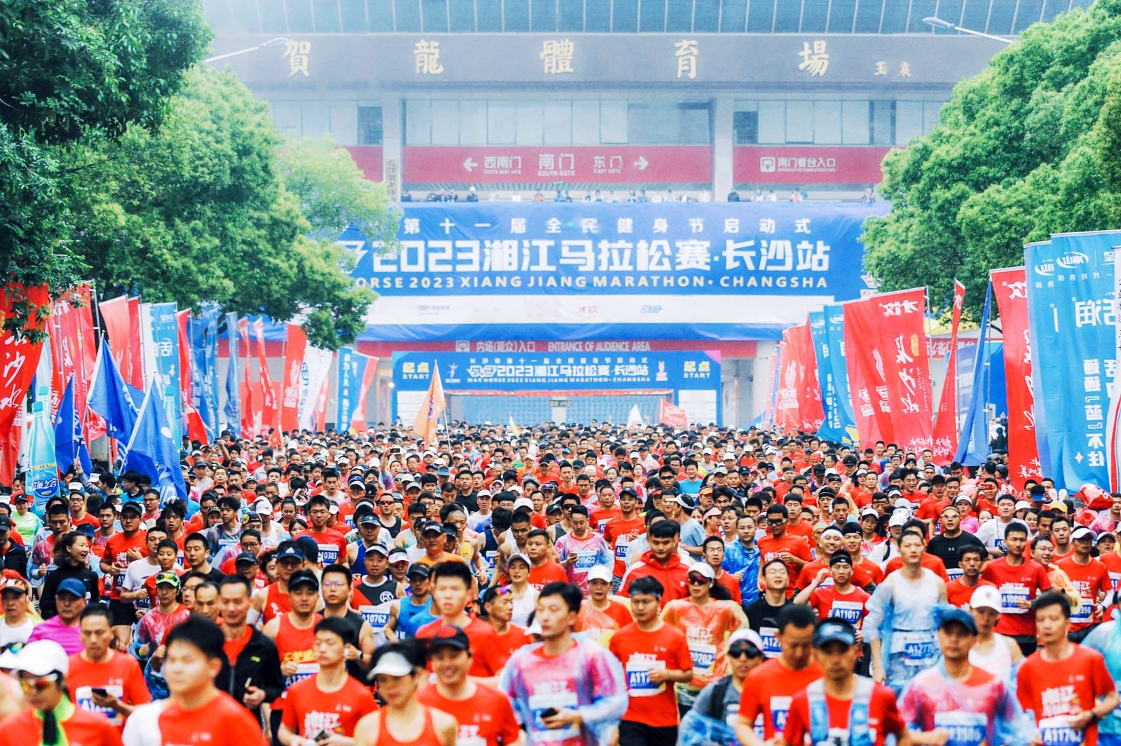 敢為人先·與湘江奔跑！戰(zhàn)馬2023湘江馬拉松賽長沙站圓滿落幕